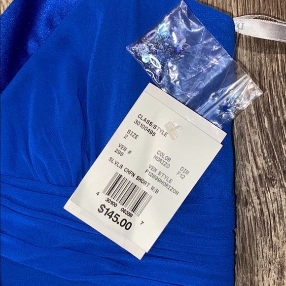 Dresses - Picture 5 of 9